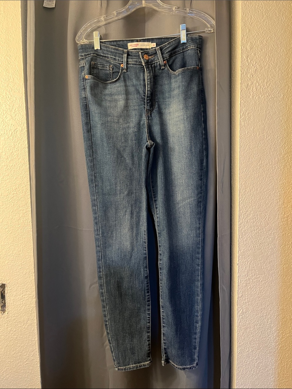 Levi's Women's  High rise  Skinny Jeans in Faded Blue